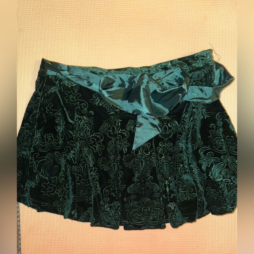 Dolls kill velvet embossed mini skirt large